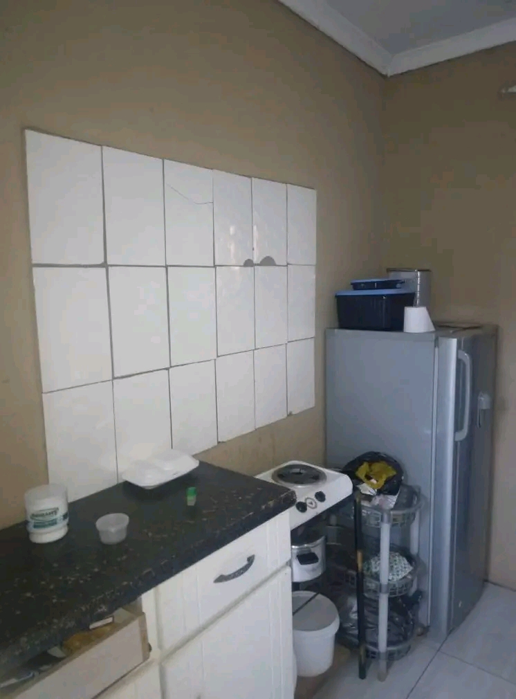 R1000 available right now with water 💧 and  in Senaoane