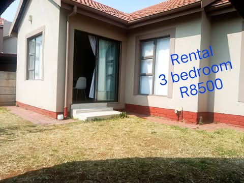 3 bedroom townhouse available for rental 
va  in Vanderbijlpark