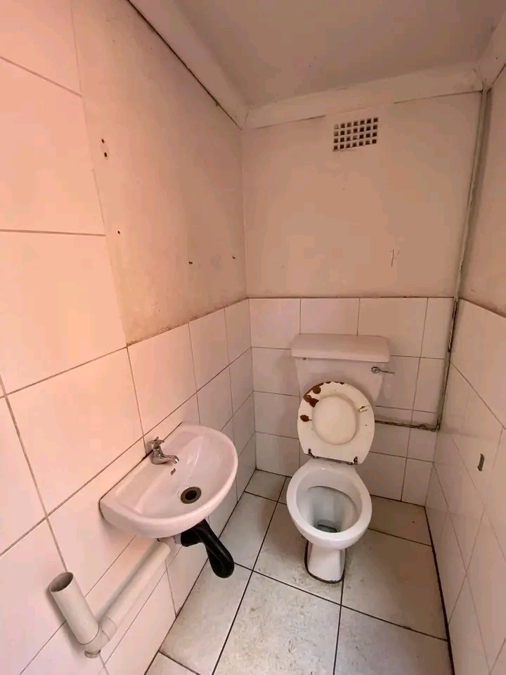Big room to rent in phase 1. available immedi  in Alexandra