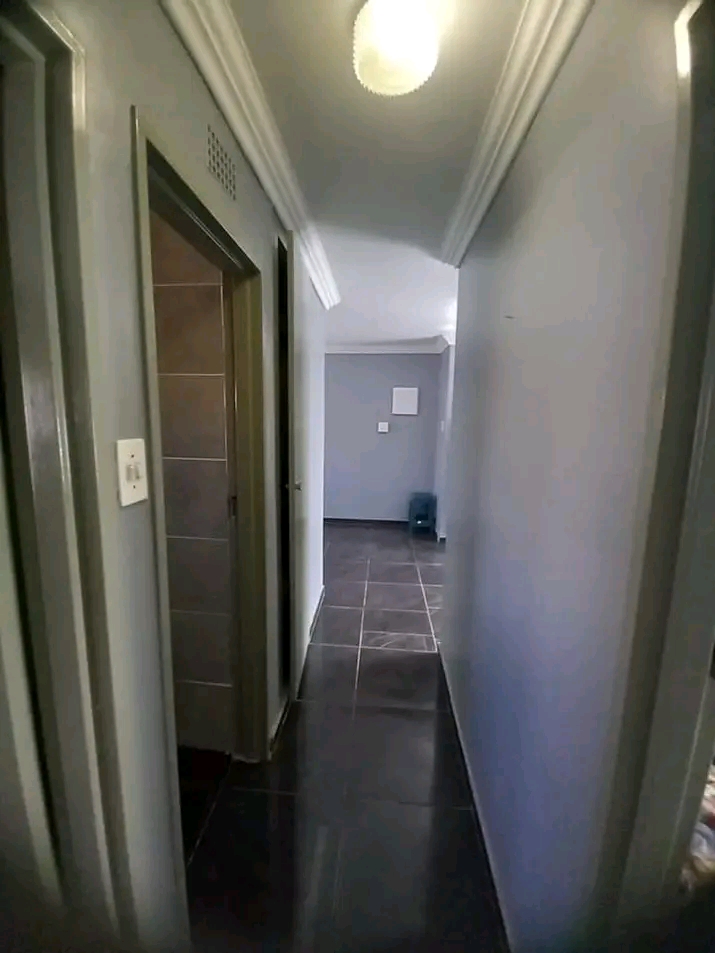 A well-kept 3 bedrooms, open plan kitchen and  in Soweto