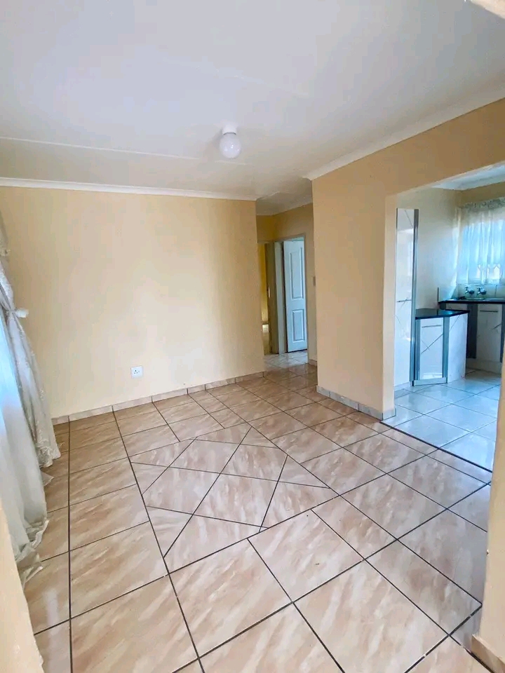 House to rent in eastfield
asked price : r50  in Vosloorus