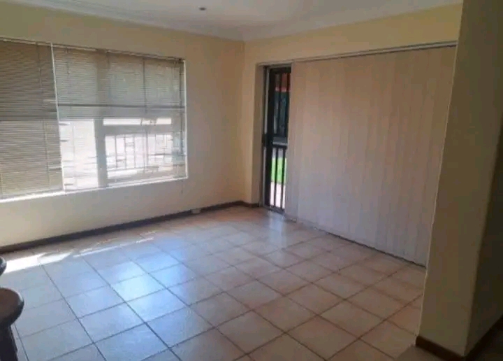 Spacious 4-bedroom home for rent – strubenv  in Roodepoort