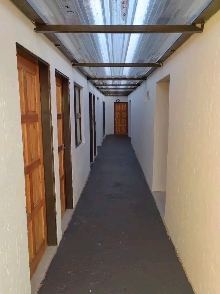 Room available the rent is r1400 per month ex  in Zola