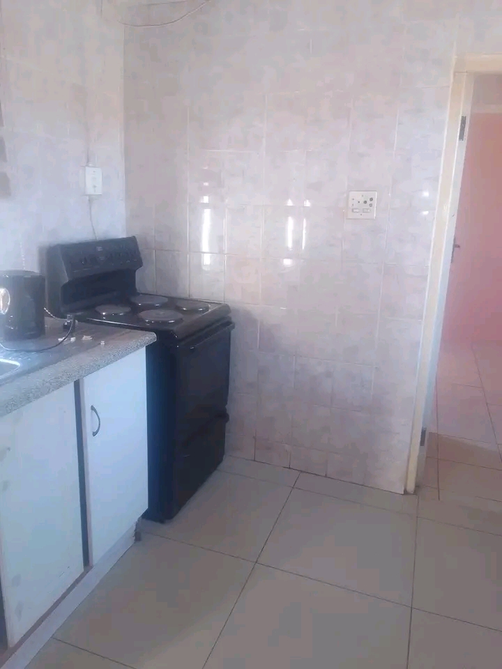 A 3 roomed house available in phomolong.

1  in Orlando West