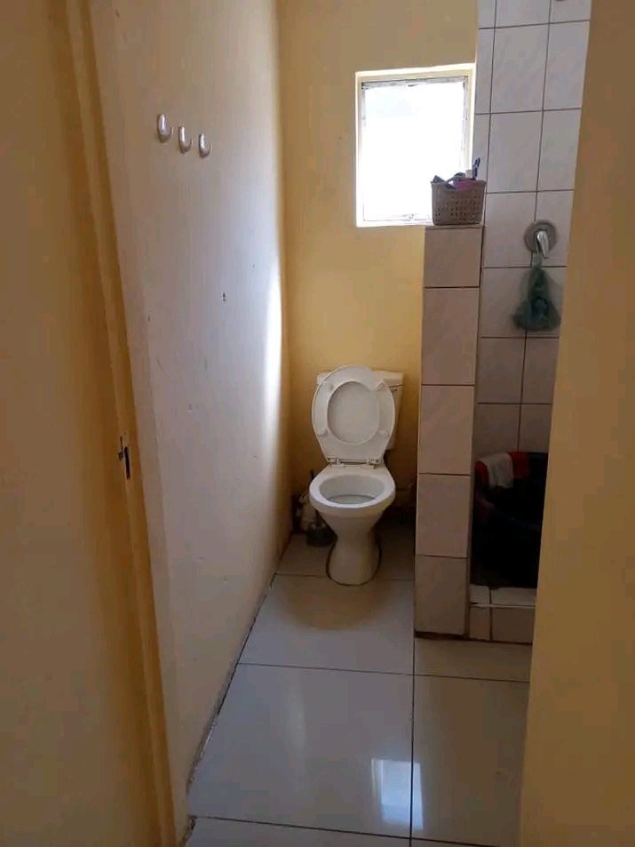 Specious bachelor room to rent in ext 16, thi  in Protea Glen