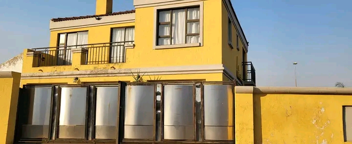 Double story rental. empty & available immedi  in Vosloorus