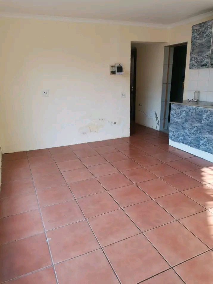 Garden cottage available immediately for rent  in Kibler Park