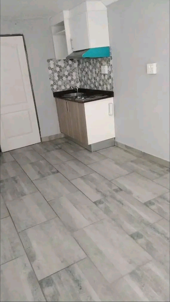 This well-designed bachelor unit at oscar is   in Birchleigh North