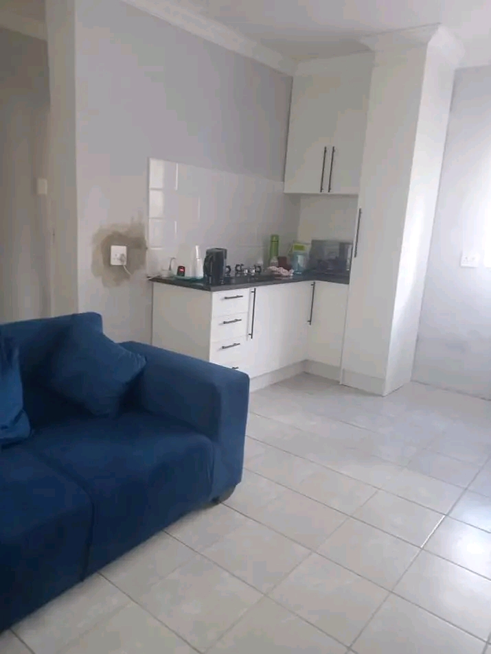 2 fitted bedroom cottage comes with a fitted   in Birchleigh
