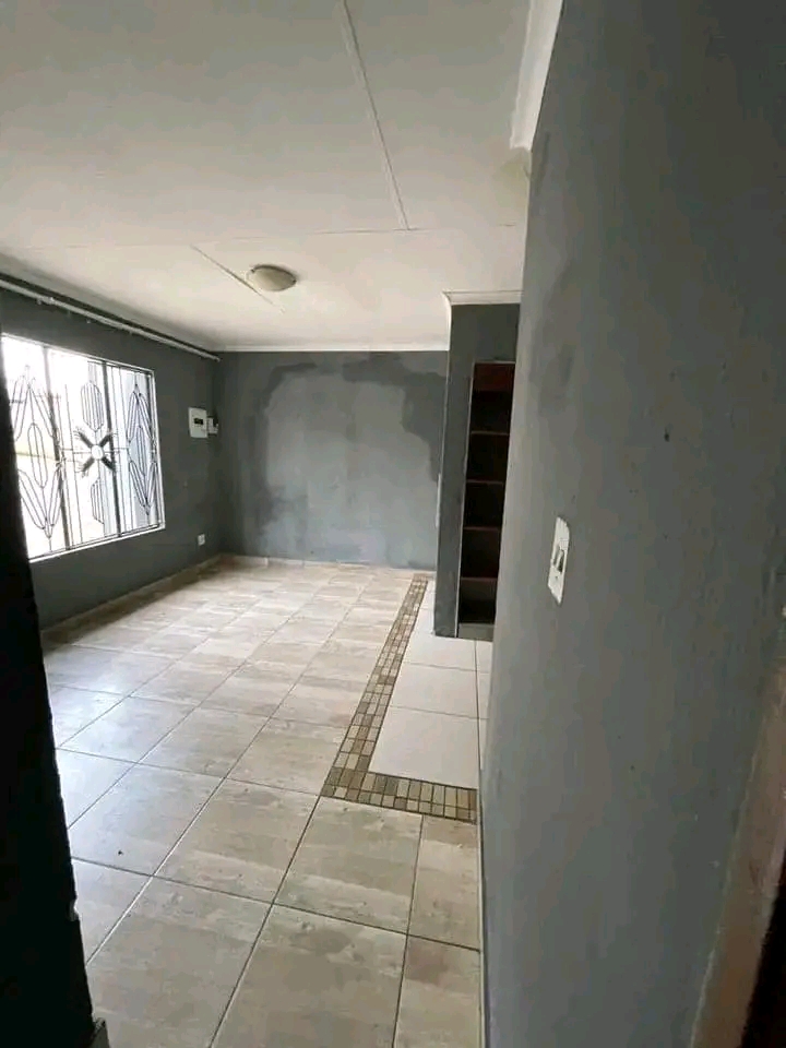1 bedroom cottage with bathtap and toilet 
b  in Birch Acres