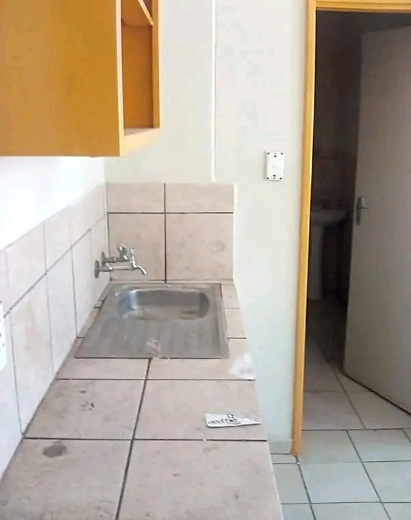 1 bedroom flat to let | cnr jepee&von willeig  in Johannesburg