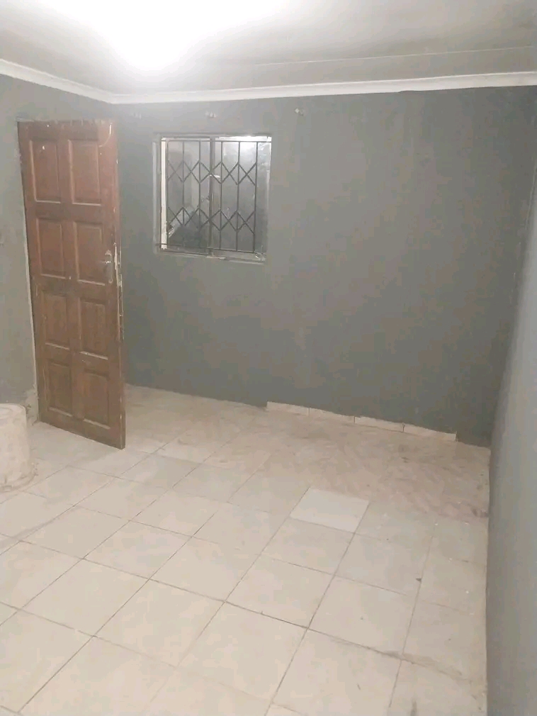 Room to  rent  ext 16 near glen ridge high sc  in Protea Glen