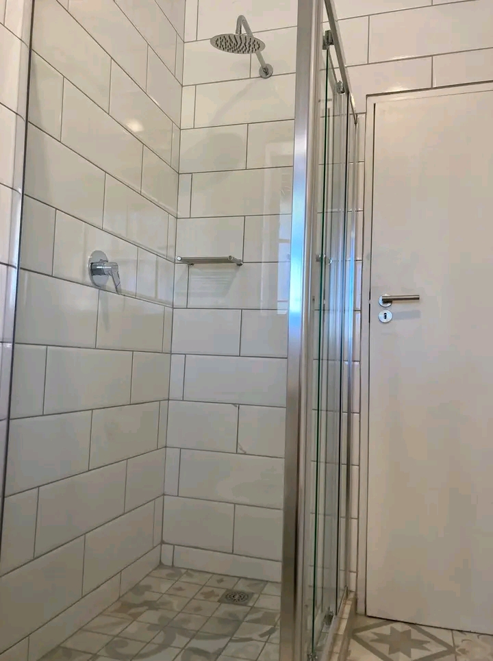 Room to rent in house-share, r4,350.00, for a  in Ferndale