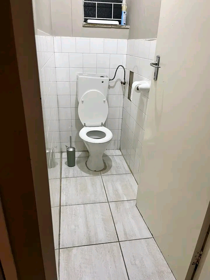 A very big room available immediately in a ne  in Sunnyside
