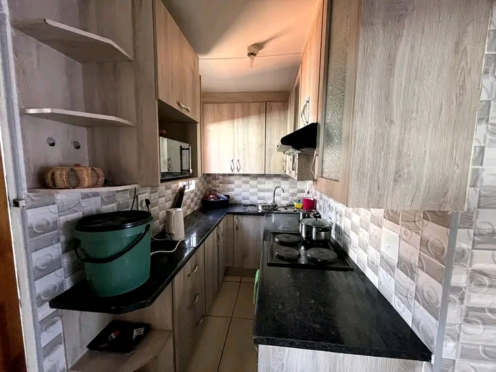 Neat & clean 3 bedroom house available immedi  in Windmill Park