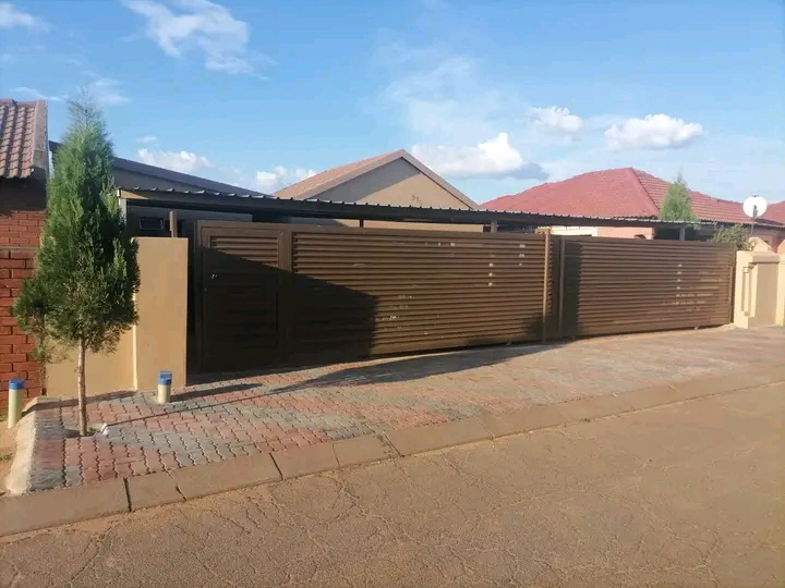 A 2 bedroom house to rent in ext 5 ( known as  in Vosloorus