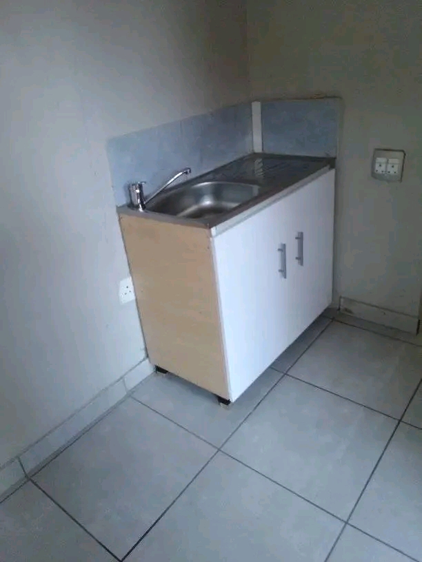 1 bedroom cottage available in ext 4 
parkin  in Ebony Park
