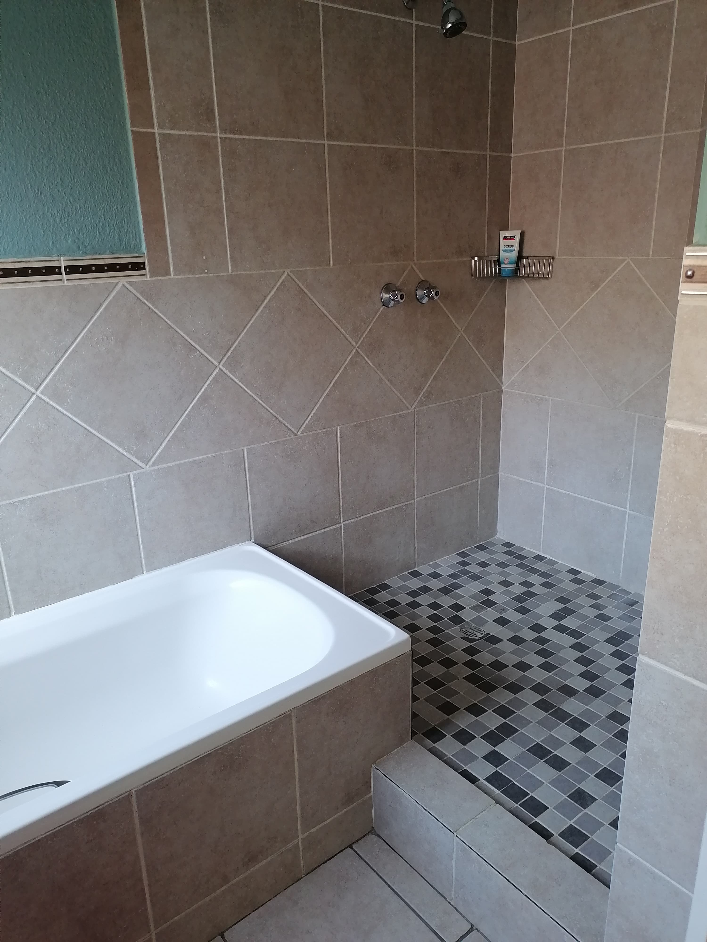  2bed, 1 bath, 1parking,
14 min walk to sout  in Naturena