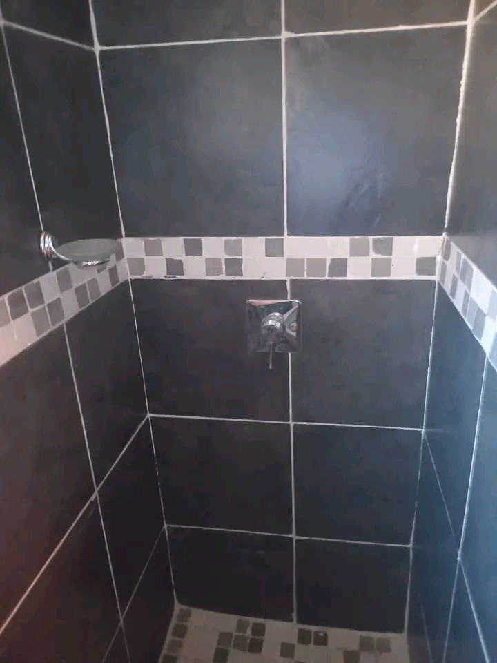 Room to rent in house number 8000 ext 7 hydro  in Nellmaphius