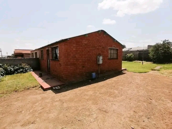 Home for rental 🏅🏅(zone 3) - soweto 
2  in Pimville