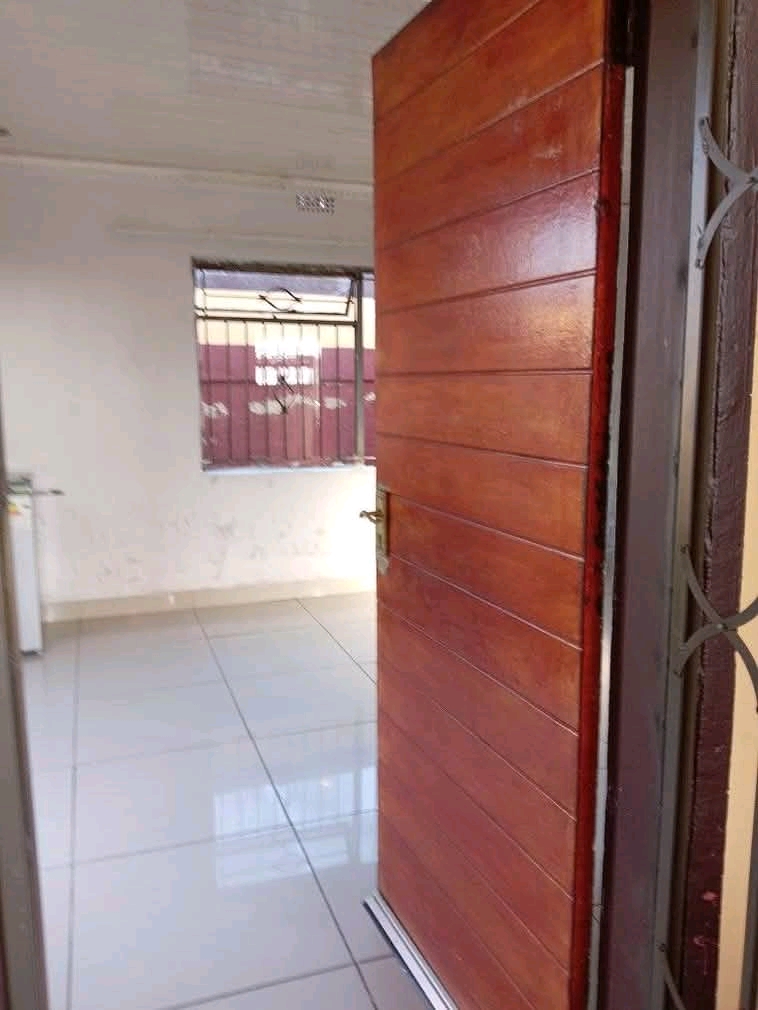 Room with ensute
available to rent in phase4  in Braamfischer