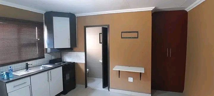 Bachelor room available to rent immediately
  in Vosloorus
