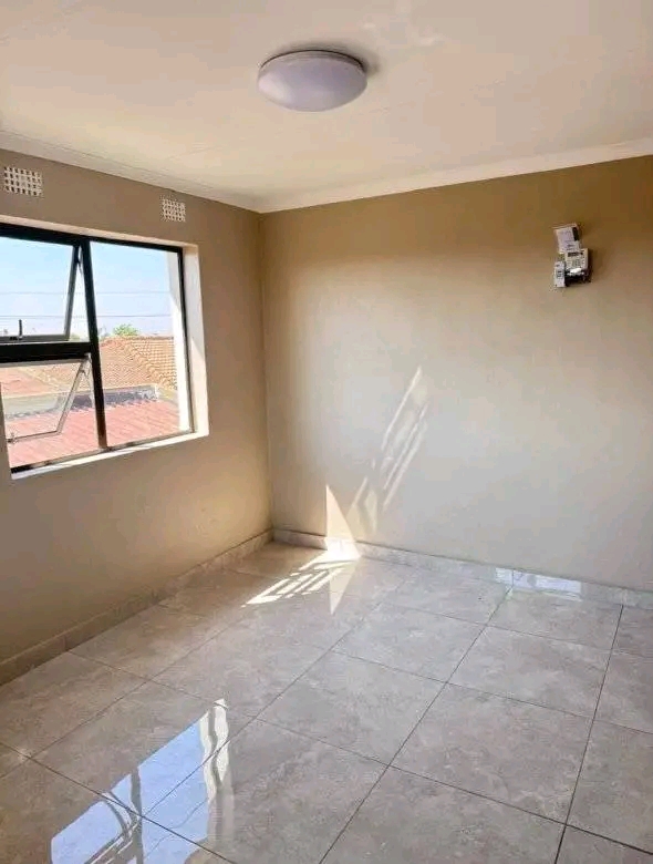 Zonkizizwe (sunrise) bachelor to rent r2500 c  in Katlehong