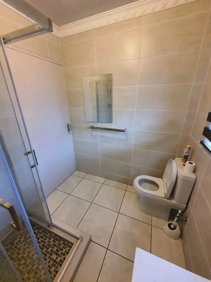 Stunning 3 bedroom house located in paradise,  in Vosloorus