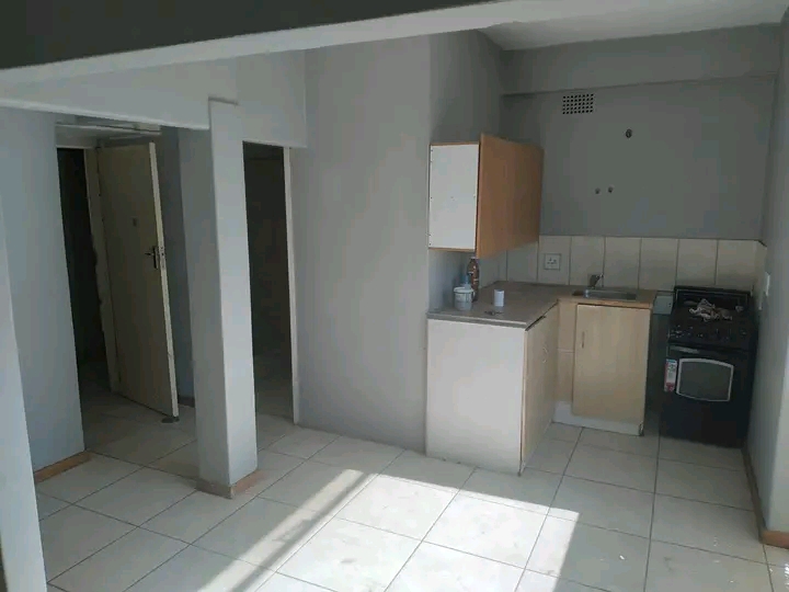 Bachelor flat available at killarney court, n  in Krugersdorp