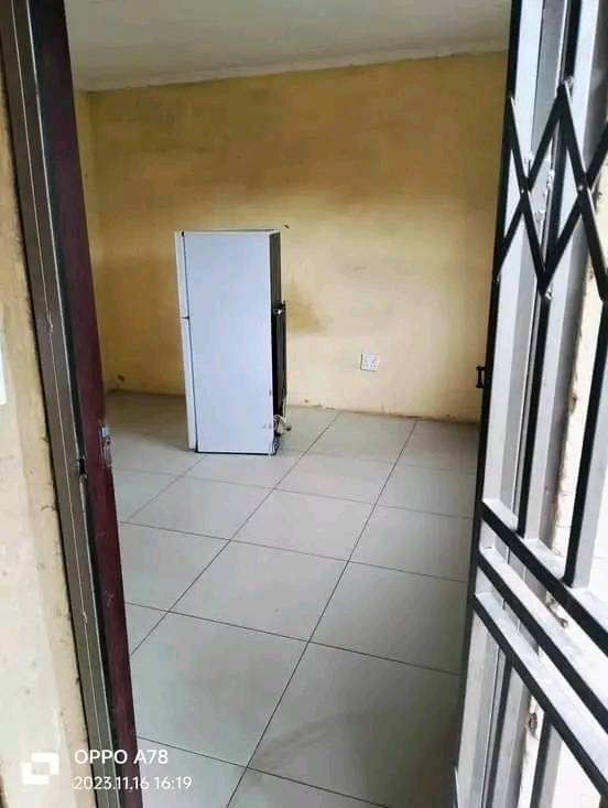 1570 room to rent immediately old dobsonville  in Dobsonville