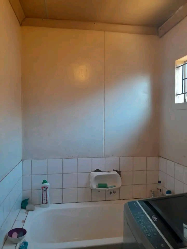 2 bedroom house available in mailula stand al  in Vosloorus