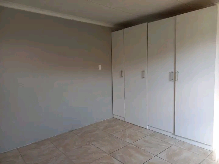 A spacious cottage available for rent from 1   in Cosmo City