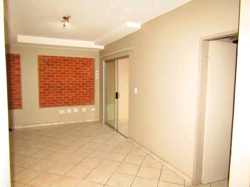 A neat and cosy 1 bed 1 bath apartment is ava  in Northriding