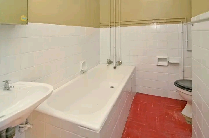 A room and a wardrobe for r2200 5 minutes to   in Johannesburg