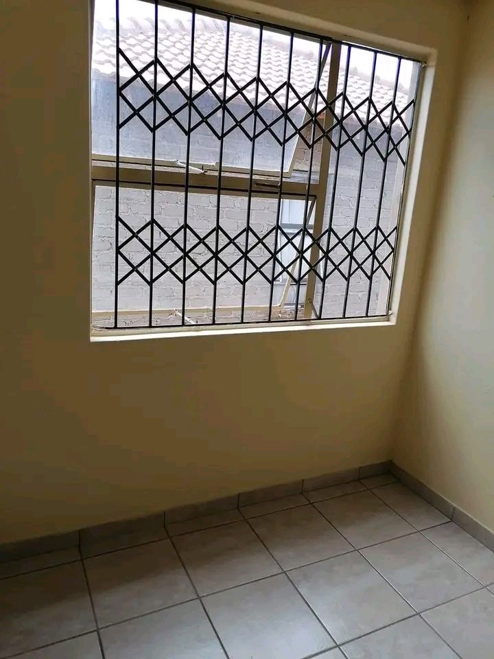 Cottage available from the 31 march to rent i  in Cosmo City