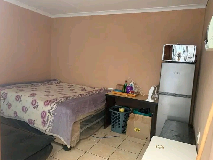 A spacious room available for rental in birch  in Birch Acres
