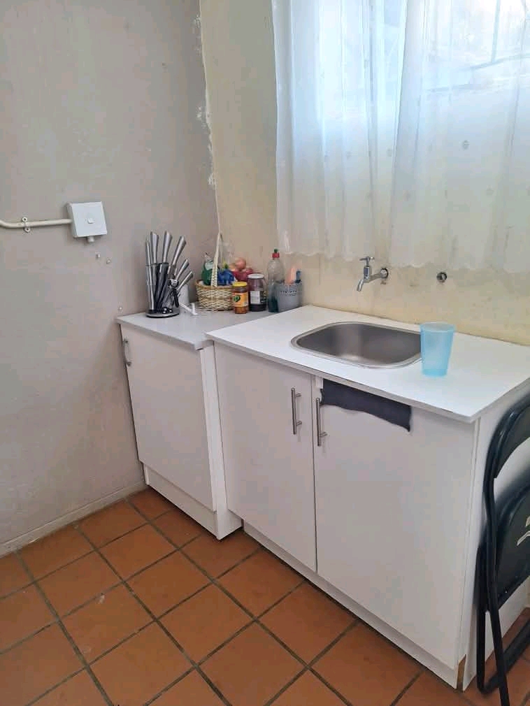 One bedroom apartment close to balfour,for re  in Lyndhurst