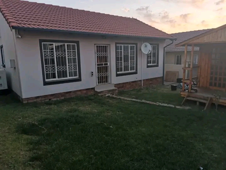 3 bedroom house to rent at ext 8 ideal for a   in Cosmo City