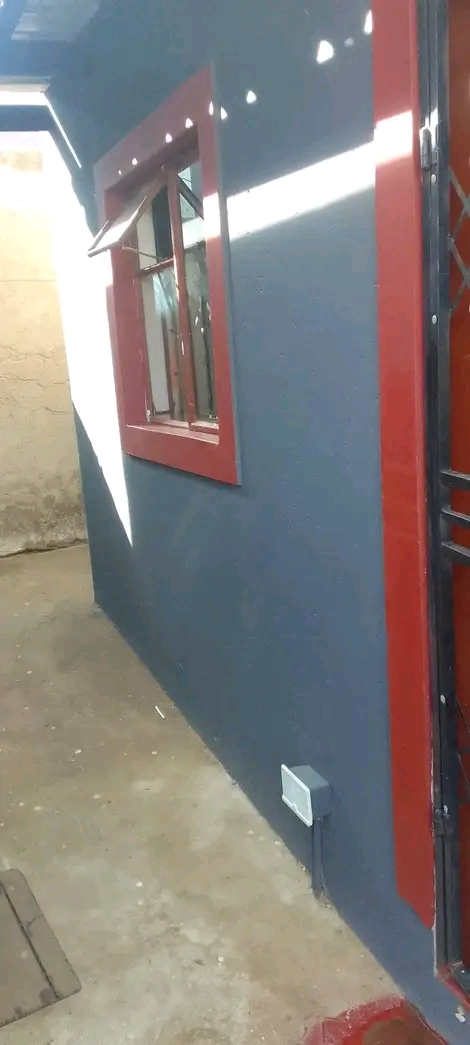 Room available to rent. at phase 2 near tanke  in Braamfischer