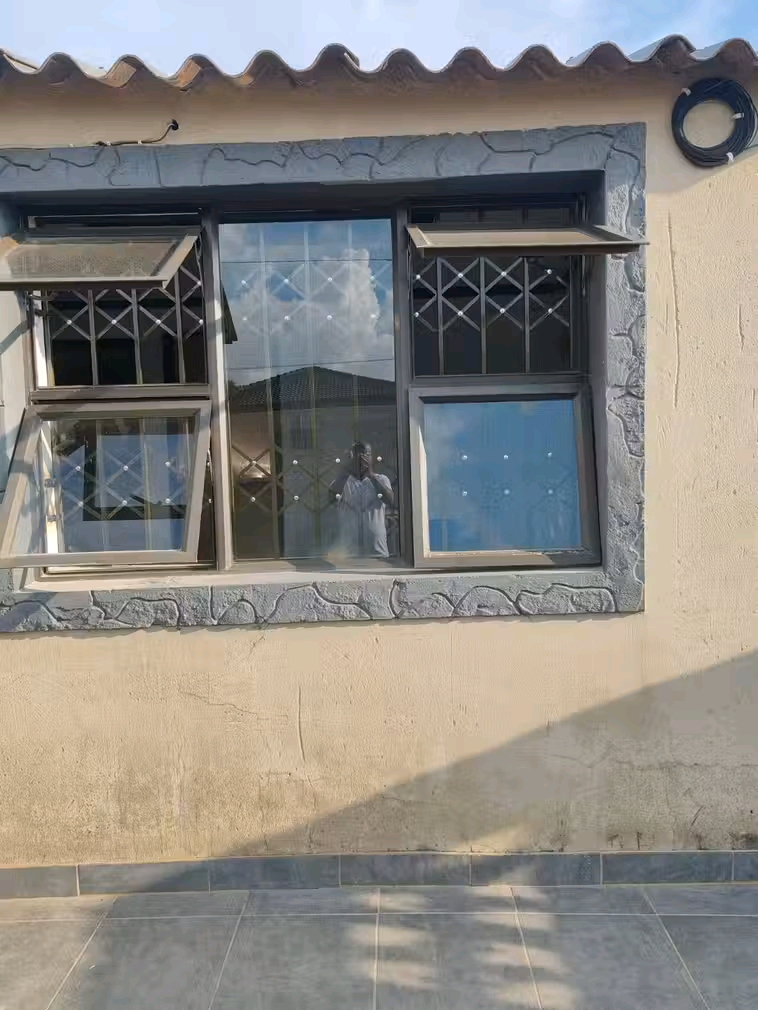 2 bedroom house for rent
location: near mera  in Molestane
