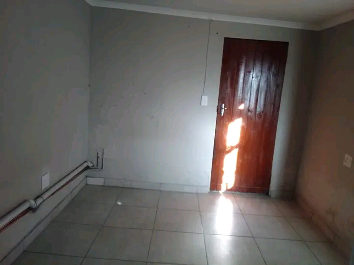 1 bedroom cottage available in ext 4 
parkin  in Ebony Park