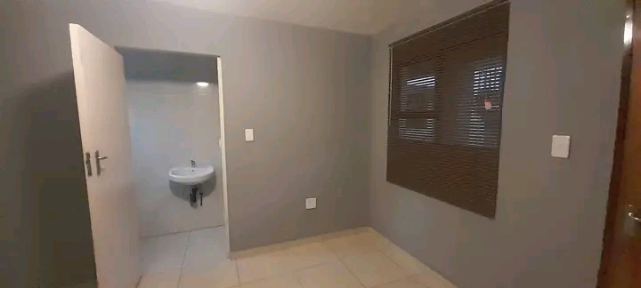 Ext31 
electricity prepaid 
r1650pm
r1650d  in Protea Glen