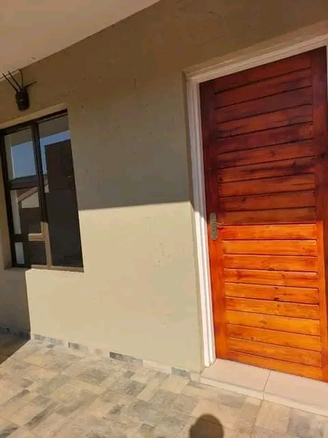 🏡 bachelor room to rent in ext 11, soweto   in Protea Glen