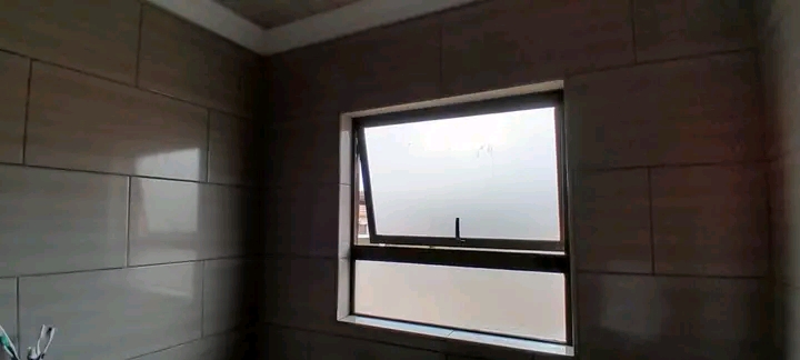 2 bedroom main with ensuit, 2bathrooms, loung  in Leondale