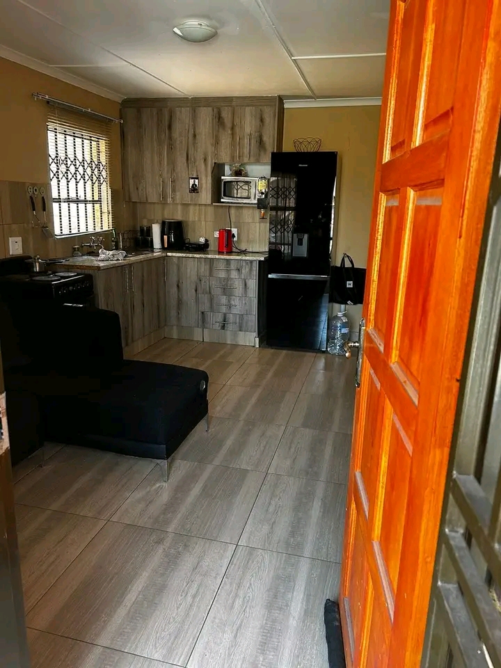 📍rental  strydom street 
1 bedroom cottag  in Norkem Park