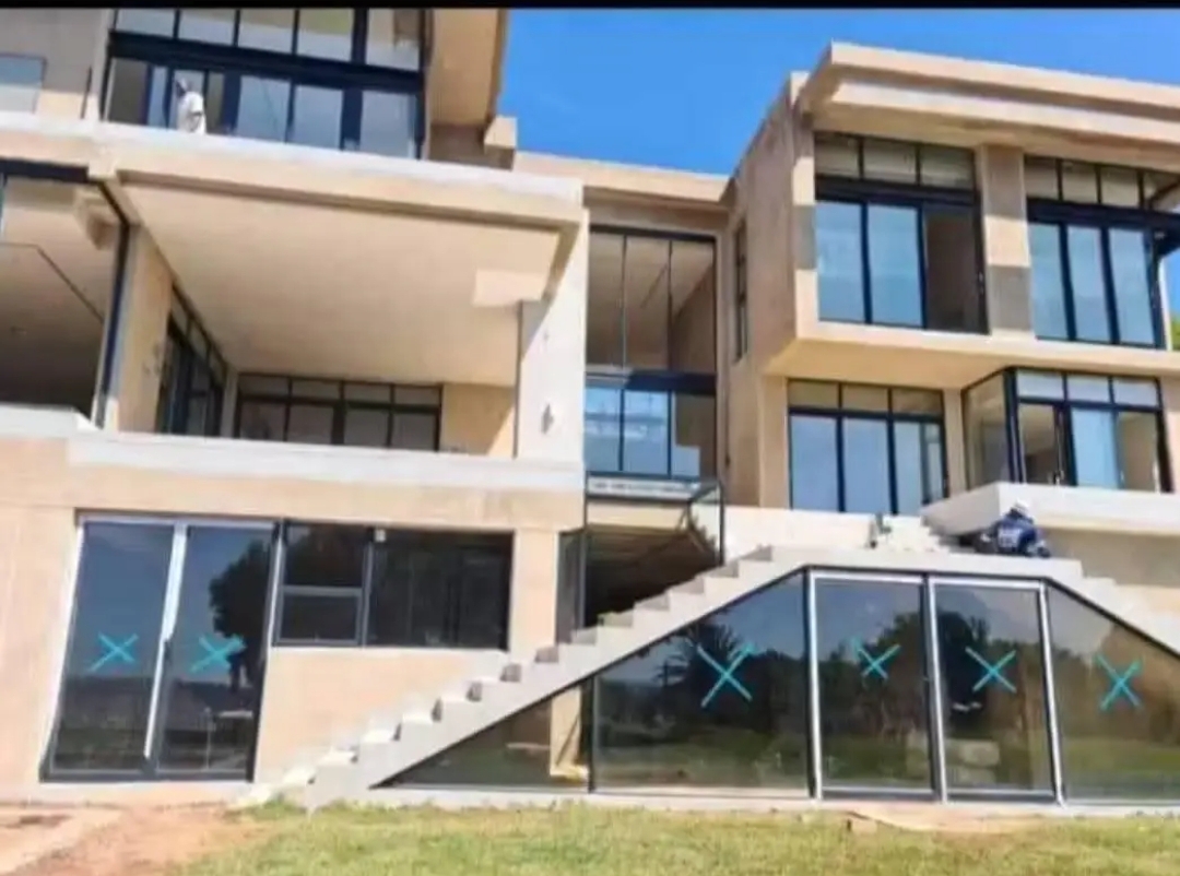  we manufacture and in aluminum doors widows  in Johannesburg