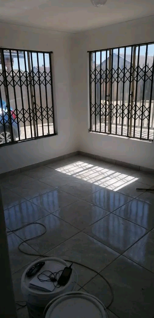 2 bedroom 1 bath house for rent in green vill  in Soweto