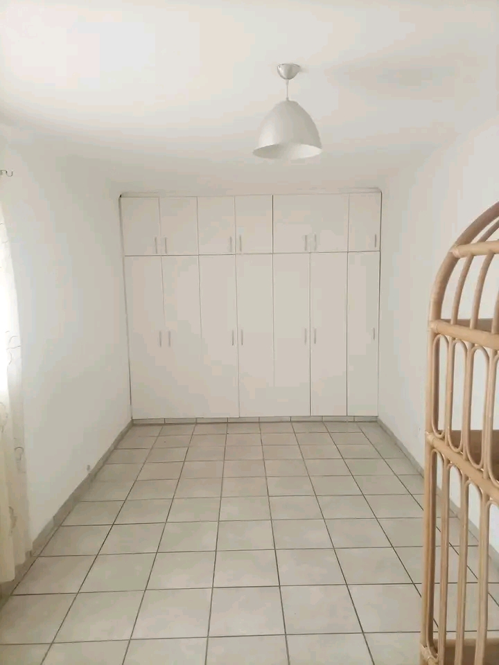 Charming 2 bedroom cottage available
discove  in Kensington