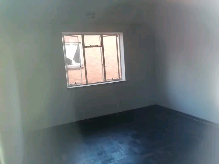 Room to let in a flat for a single working pe  in Turffontein