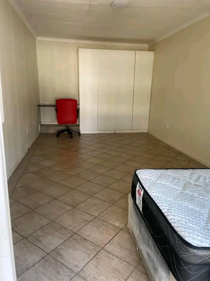 3 garage rooms available. close to esbedlele   in Katlehong